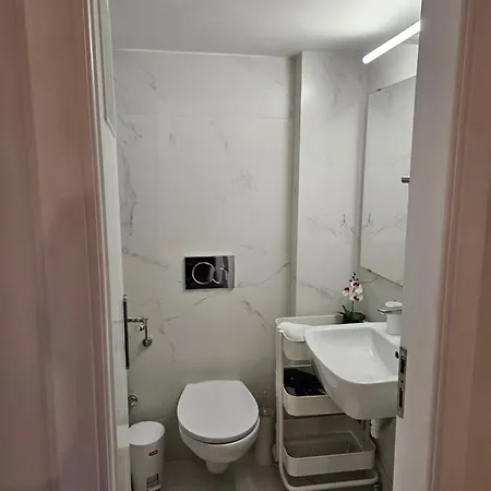 Apartamento F23 *